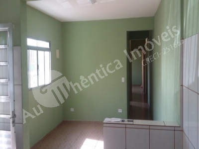 Casa para alugar com 2 quartos, 70m² - Foto 1