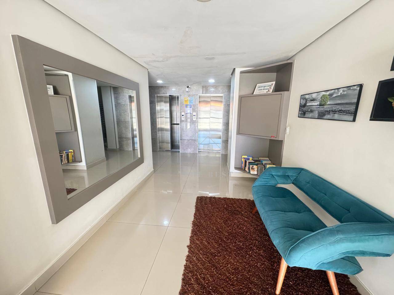 Apartamento à venda com 2 quartos, 60m² - Foto 1