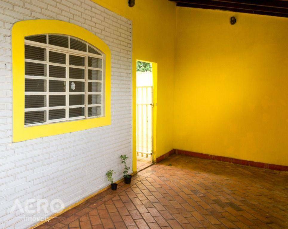 Casa à venda com 3 quartos, 178m² - Foto 2