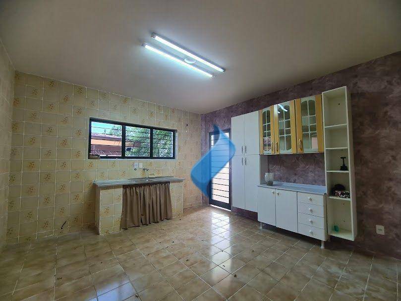 Casa para alugar com 3 quartos, 140m² - Foto 24