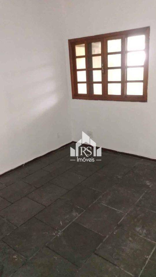 Casa à venda com 2 quartos, 60m² - Foto 4