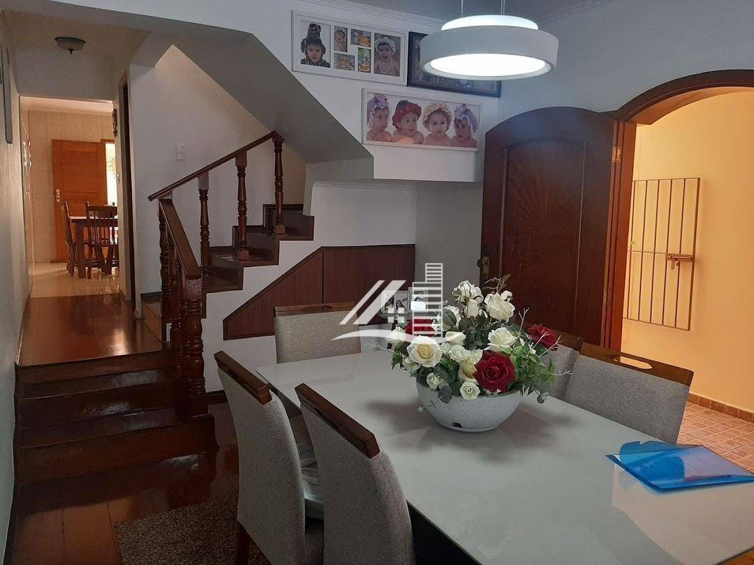 Sobrado à venda com 3 quartos, 206m² - Foto 1