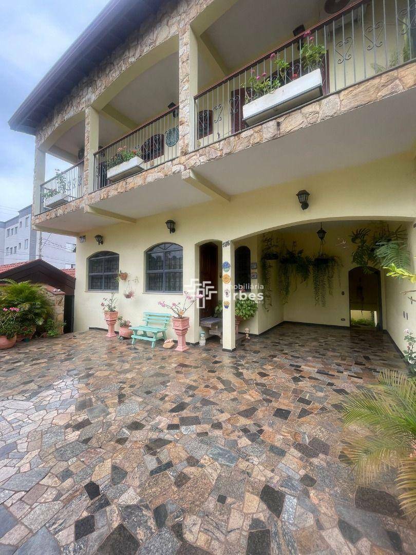 Casa à venda com 3 quartos, 208m² - Foto 3