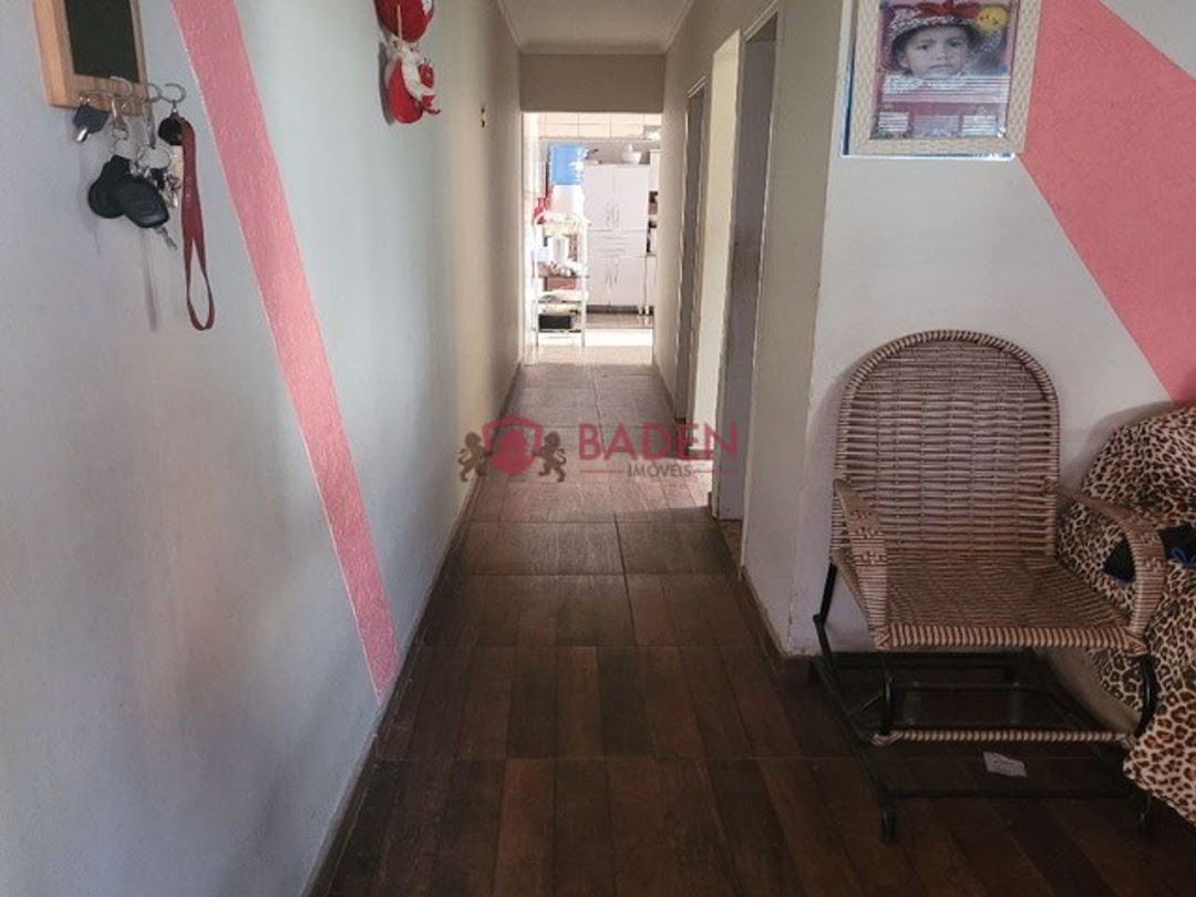 Casa à venda com 3 quartos, 180m² - Foto 2