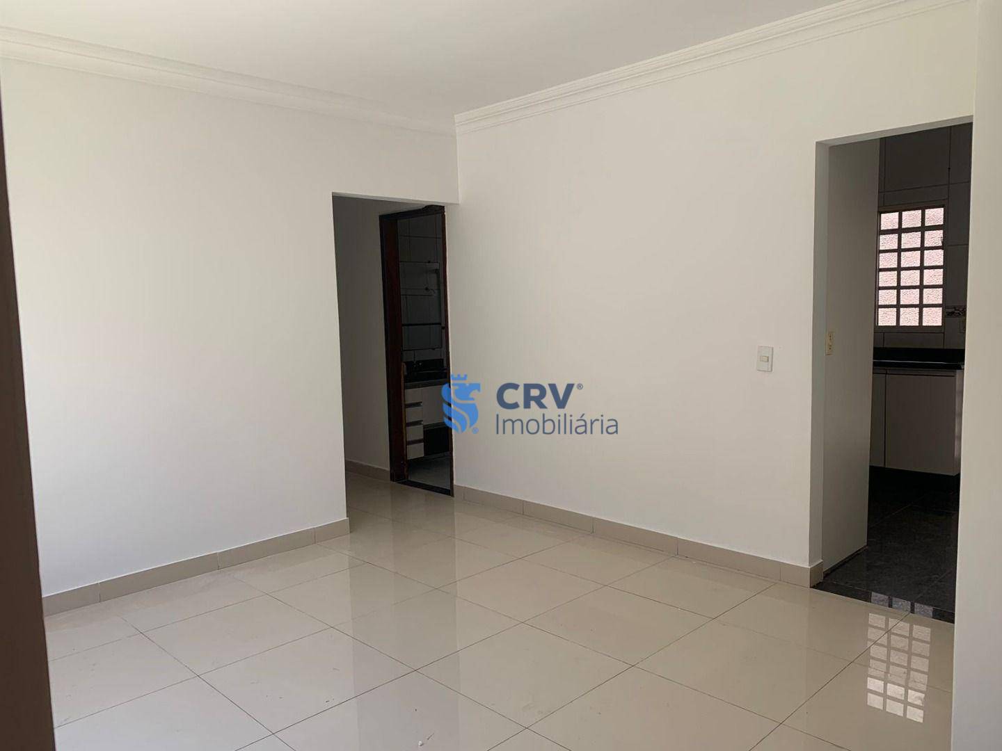 Casa à venda com 5 quartos, 180m² - Foto 4