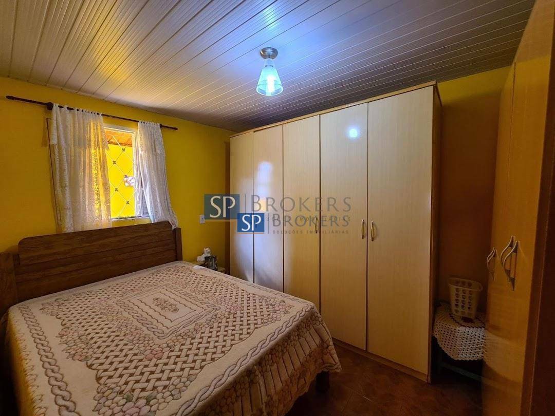 Casa à venda com 5 quartos, 151m² - Foto 1