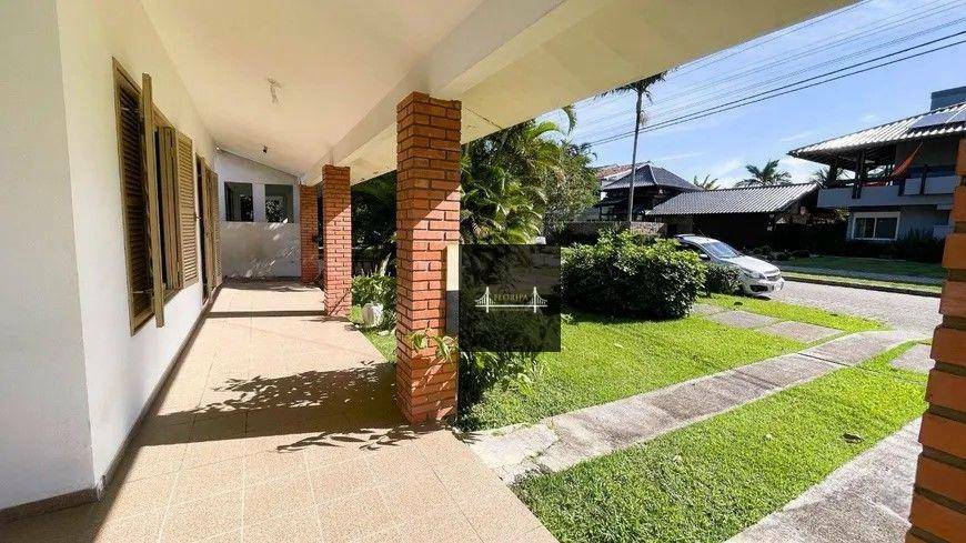 Casa à venda com 5 quartos, 300m² - Foto 33