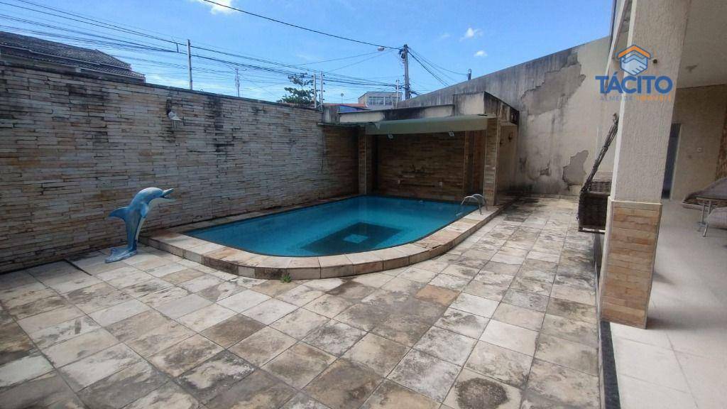 Casa à venda com 3 quartos, 295m² - Foto 2