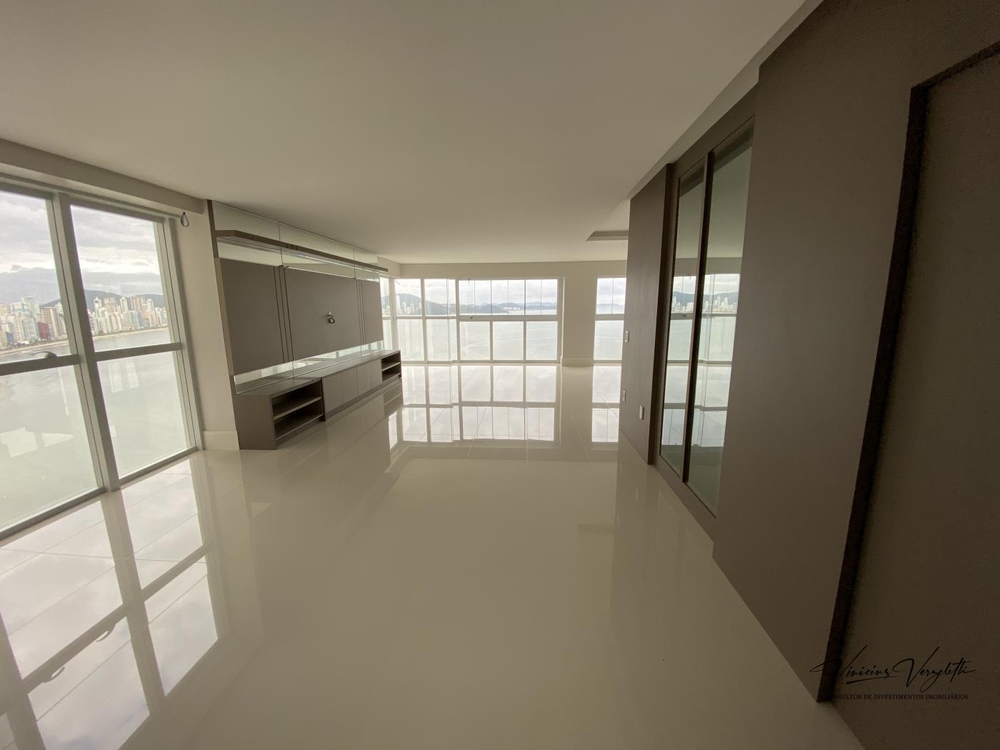 Apartamento à venda com 4 quartos, 237m² - Foto 7