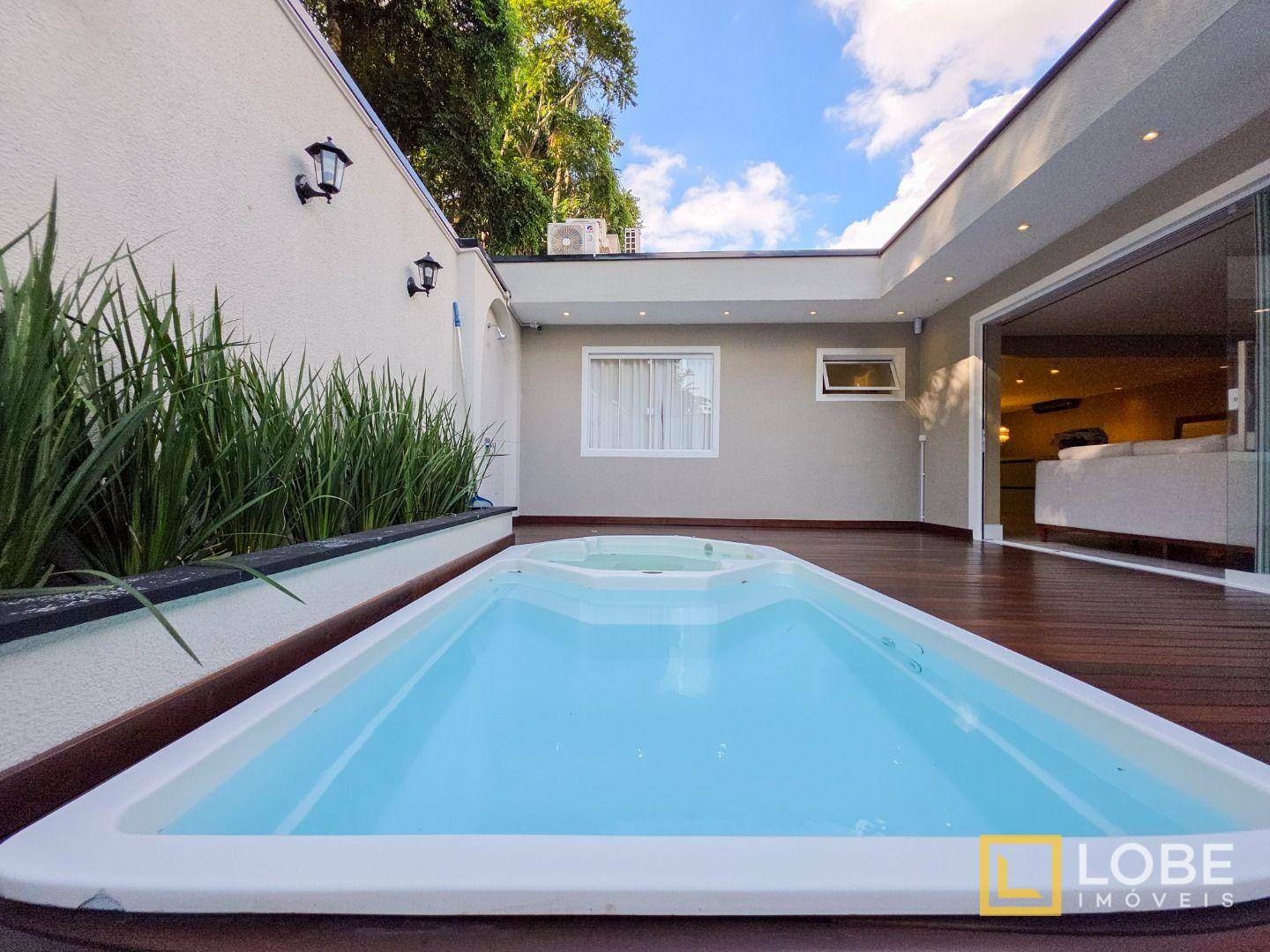 Casa à venda com 3 quartos, 330m² - Foto 1