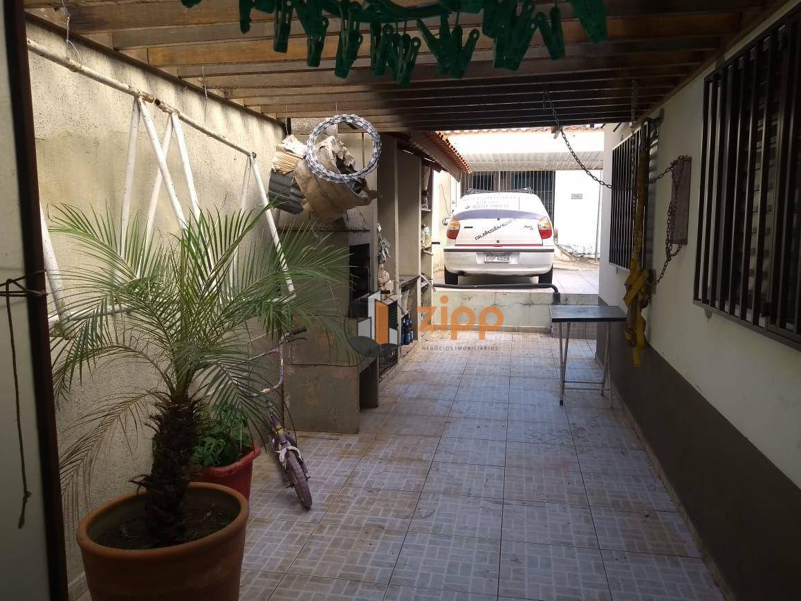 Casa à venda com 3 quartos, 211m² - Foto 11