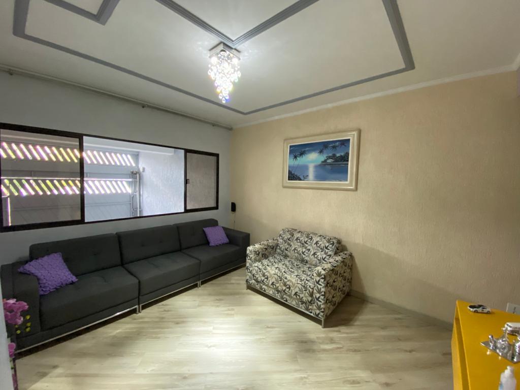 Sobrado à venda com 3 quartos, 220m² - Foto 1