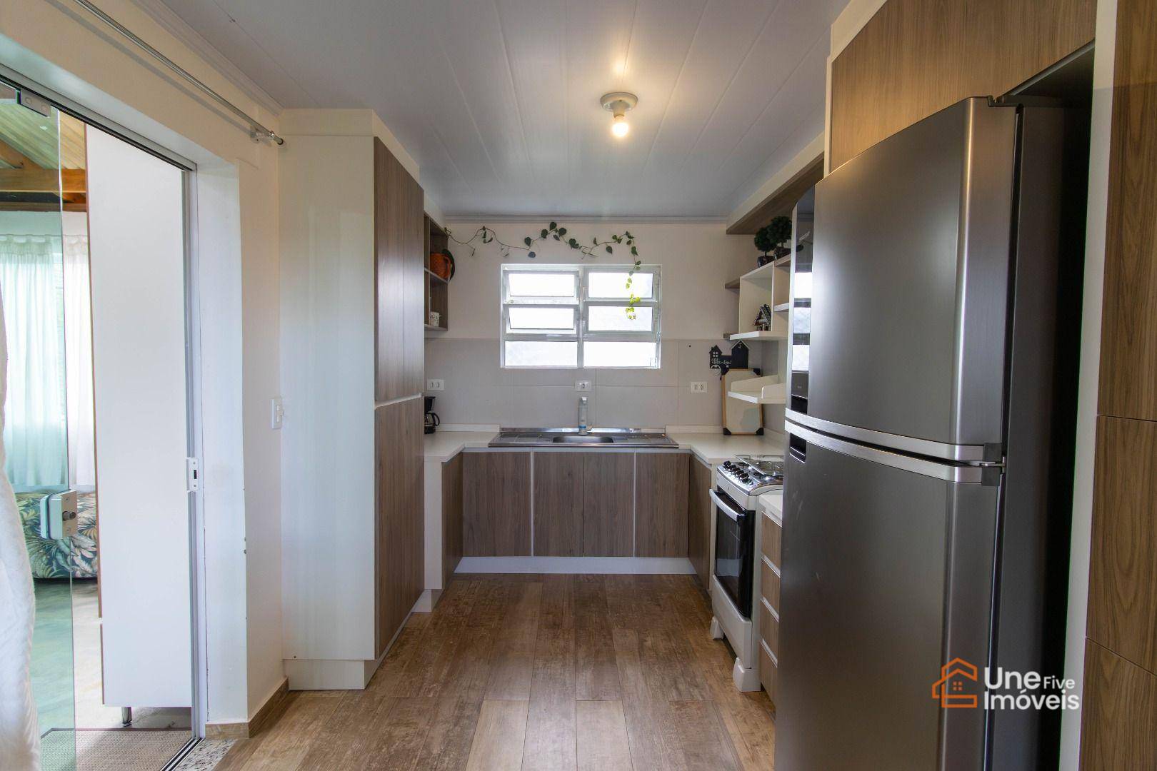 Casa à venda com 2 quartos, 70m² - Foto 2