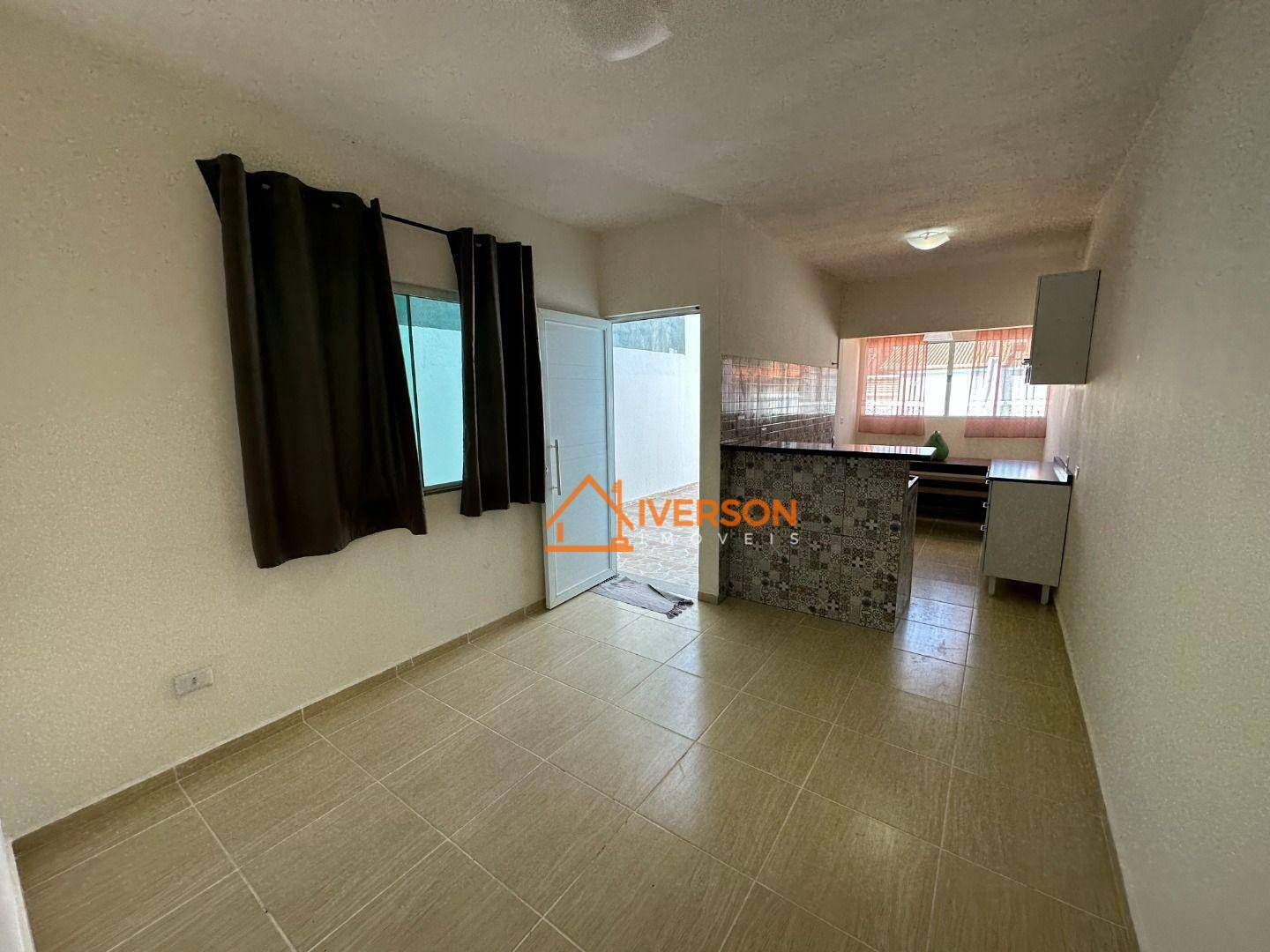 Casa à venda com 2 quartos, 100m² - Foto 2