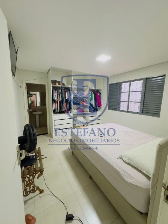 Casa à venda com 3 quartos, 380m² - Foto 1