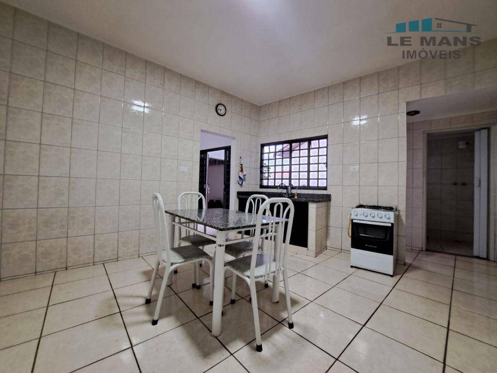 Casa à venda com 4 quartos, 250m² - Foto 23