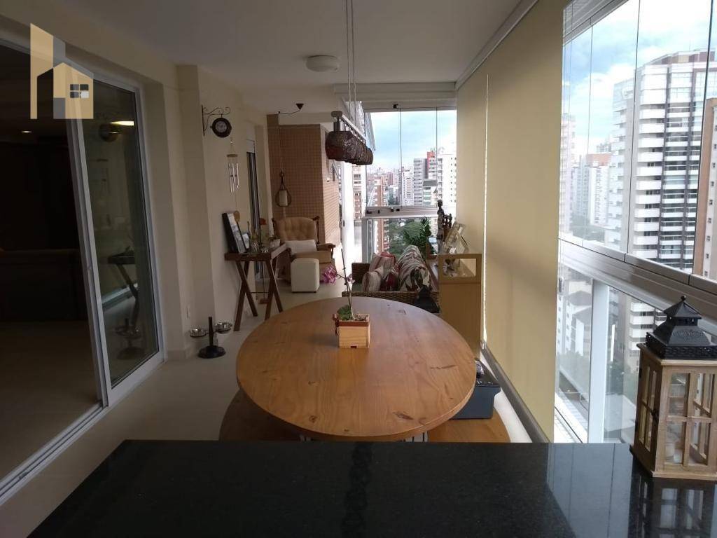 Apartamento à venda com 4 quartos, 227m² - Foto 4