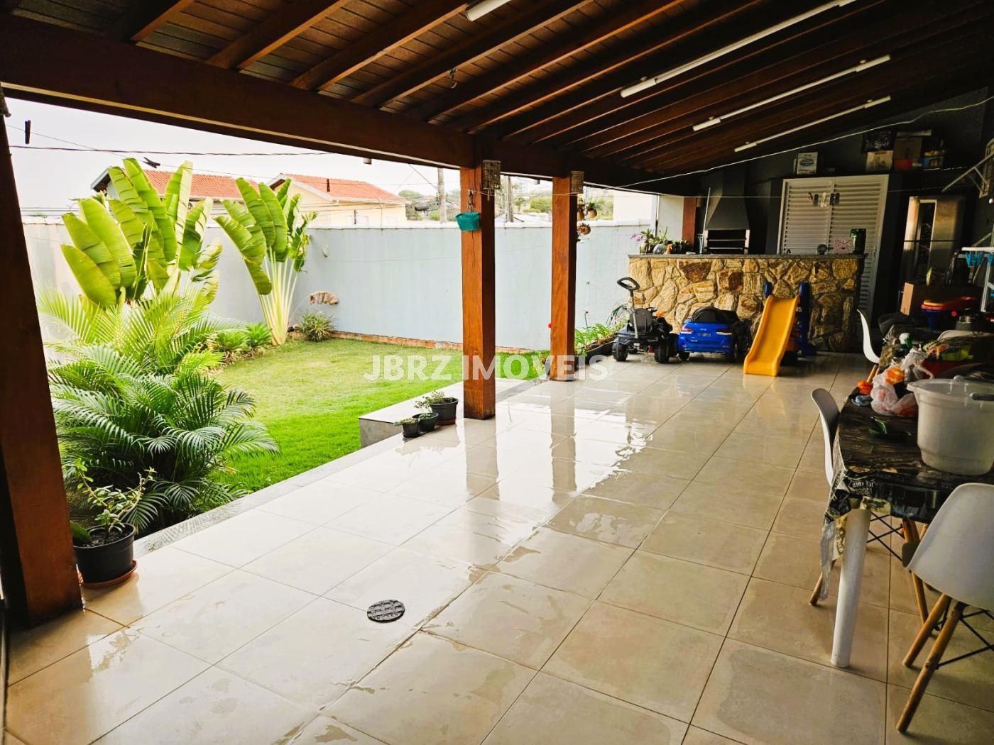 Casa à venda com 3 quartos, 188m² - Foto 1