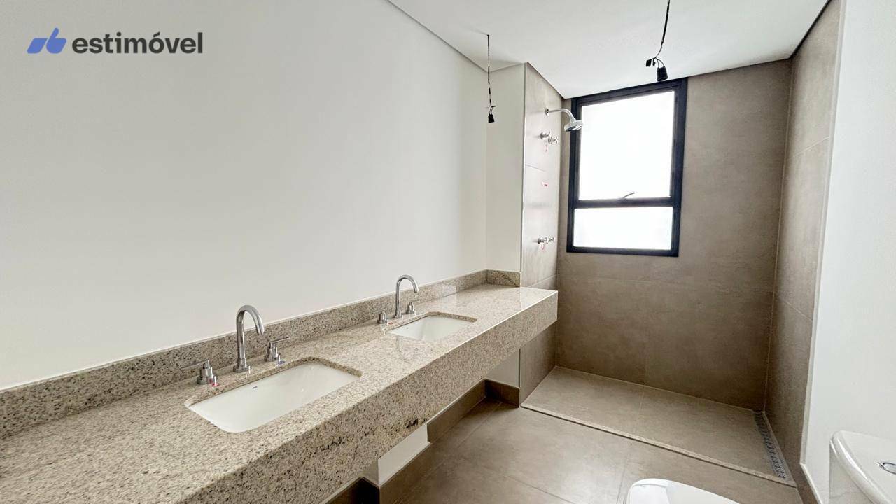 Apartamento à venda com 3 quartos, 218m² - Foto 8