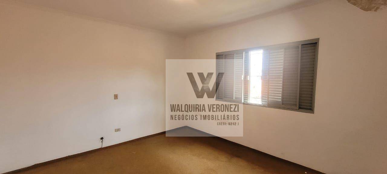 Casa para alugar com 3 quartos, 200m² - Foto 2