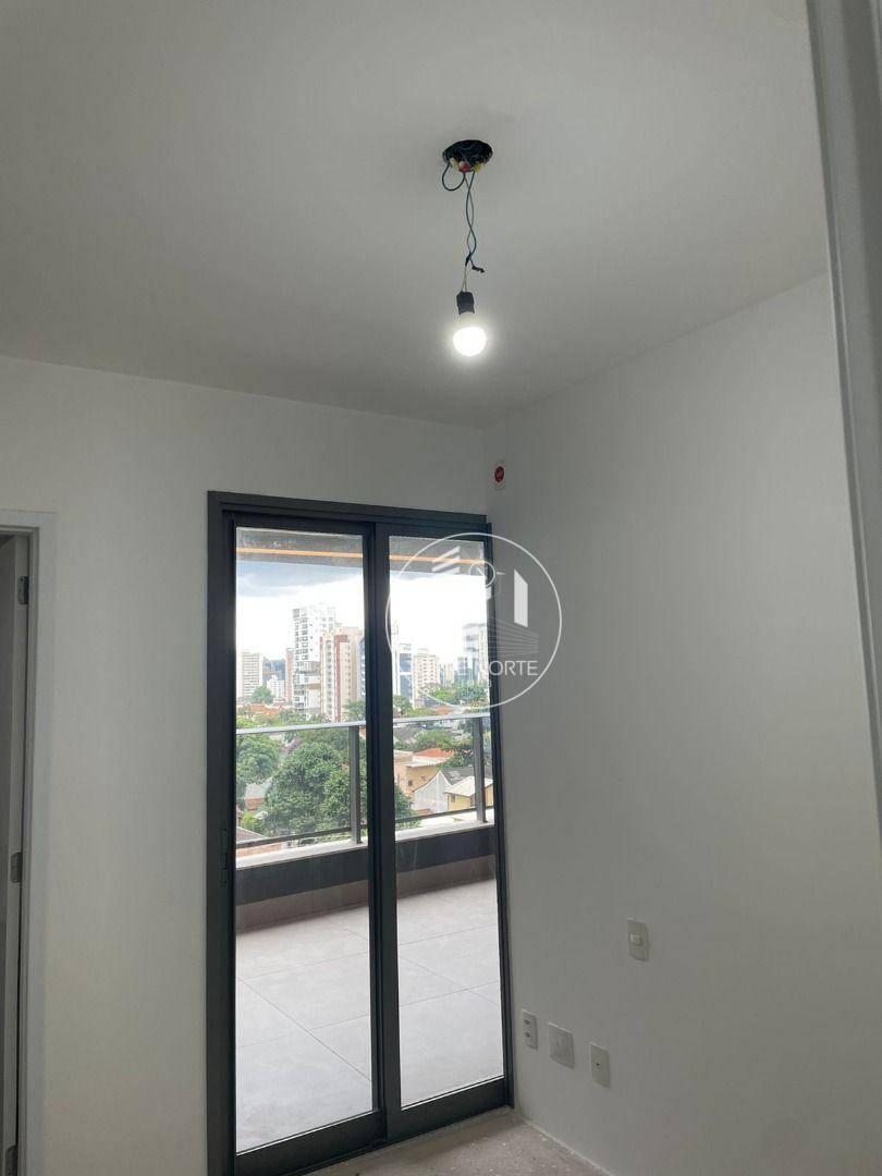 Apartamento à venda com 3 quartos, 131m² - Foto 2