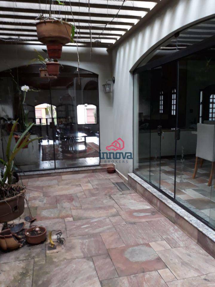 Sobrado à venda com 4 quartos, 265m² - Foto 1