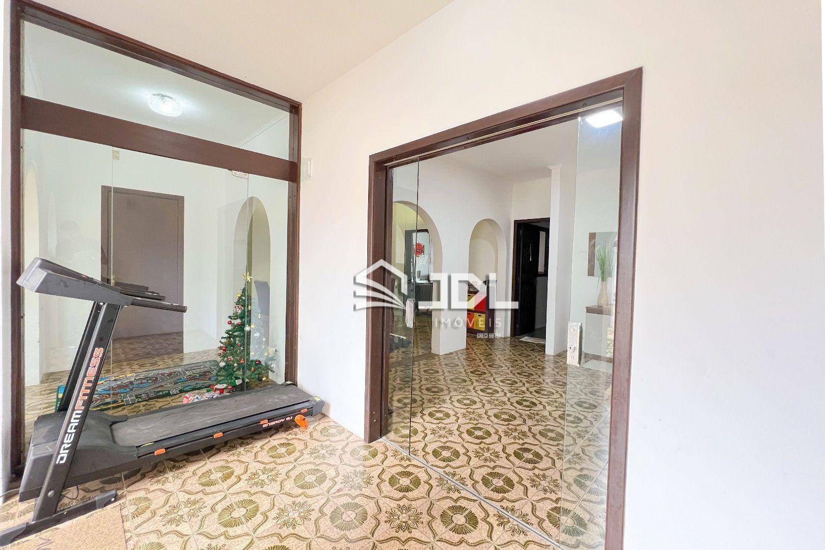 Casa à venda com 4 quartos, 233m² - Foto 3