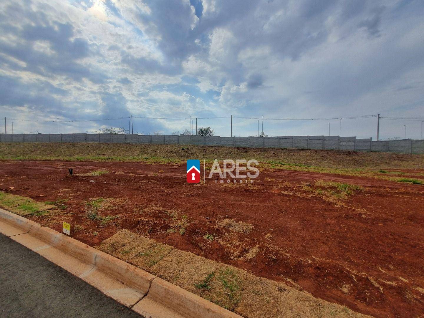 Loteamento e Condomínio, 745 m² - Foto 2