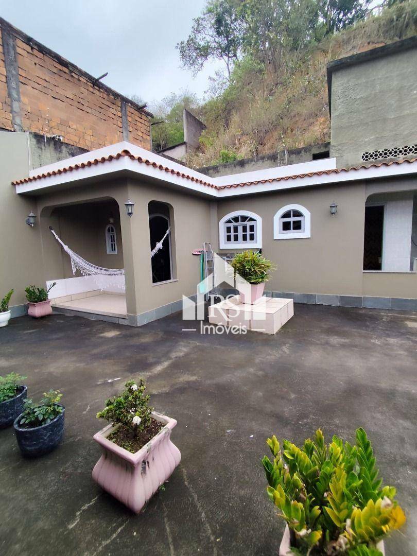 Casa à venda com 3 quartos, 250m² - Foto 4