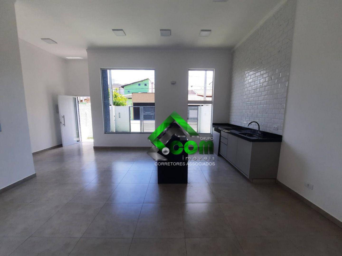 Casa à venda com 2 quartos, 100m² - Foto 2