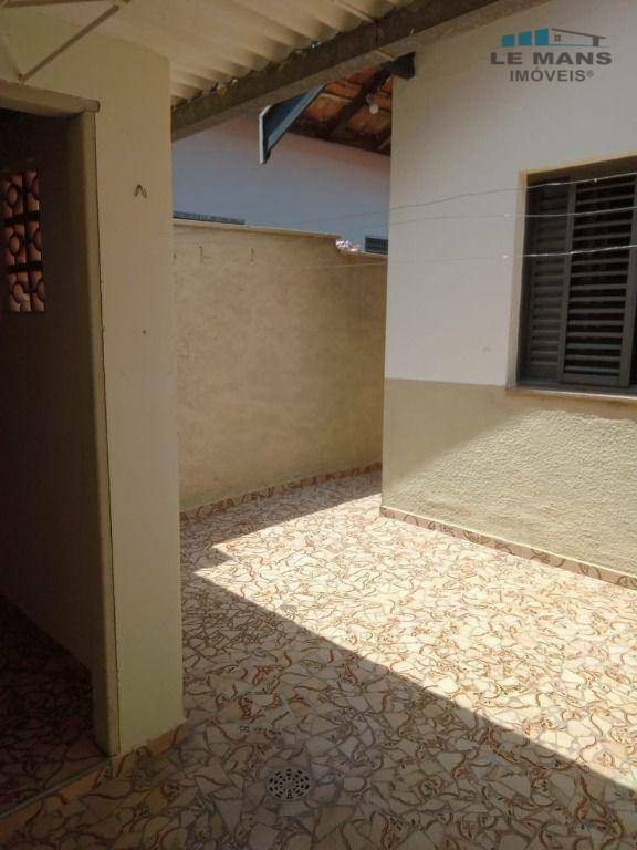 Casa à venda com 2 quartos, 86m² - Foto 11