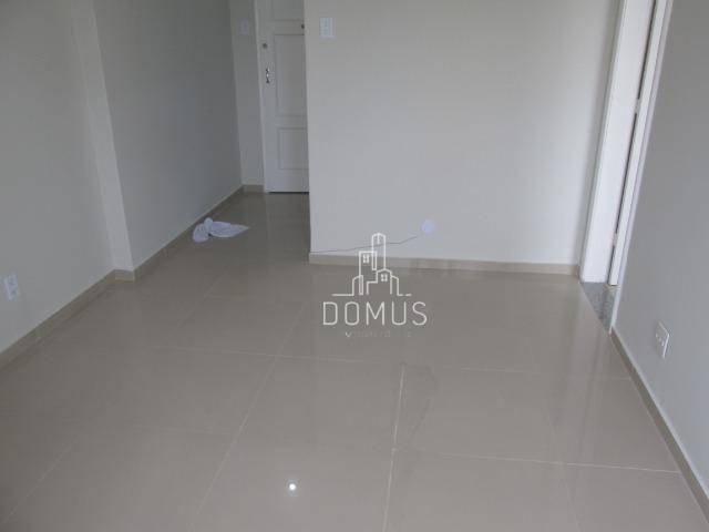 Apartamento à venda com 1 quarto, 32m² - Foto 2