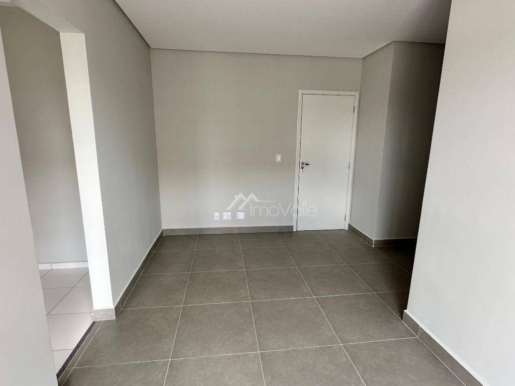 Apartamento à venda com 2 quartos, 62m² - Foto 2