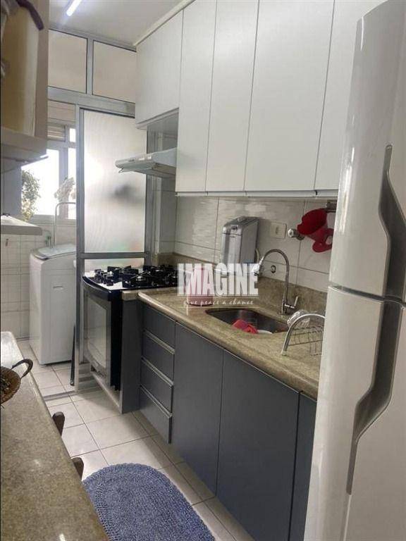 Apartamento à venda com 2 quartos, 60m² - Foto 11