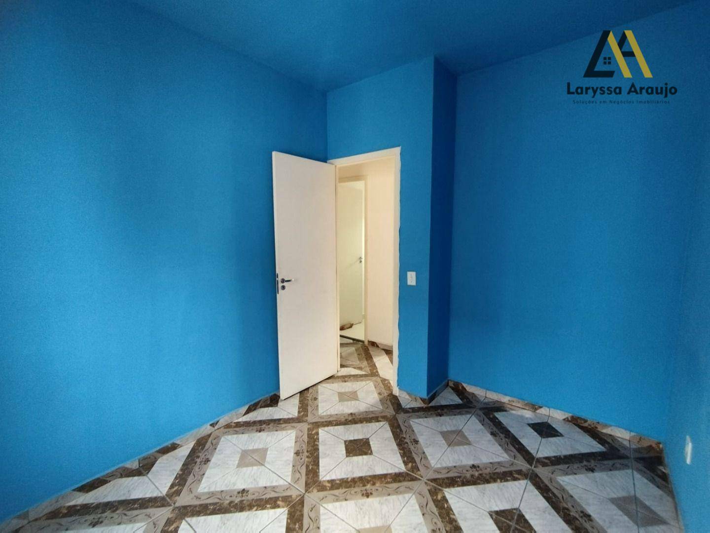 Casa à venda com 2 quartos, 50m² - Foto 2