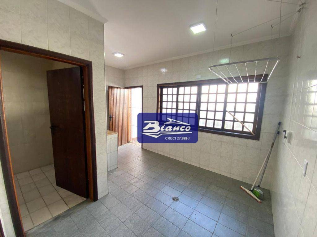 Sobrado à venda e aluguel com 3 quartos, 337m² - Foto 19