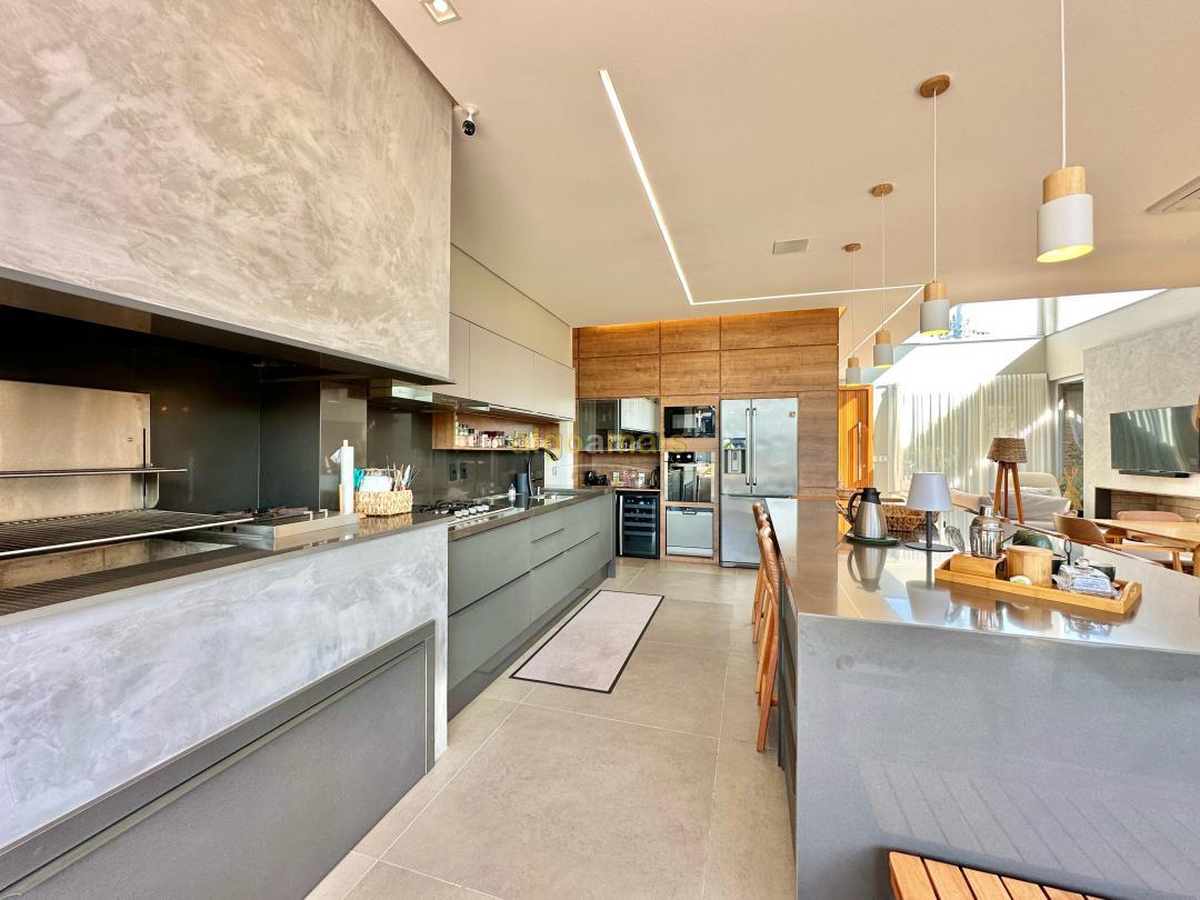 Casa de Condomínio à venda com 4 quartos, 270m² - Foto 10