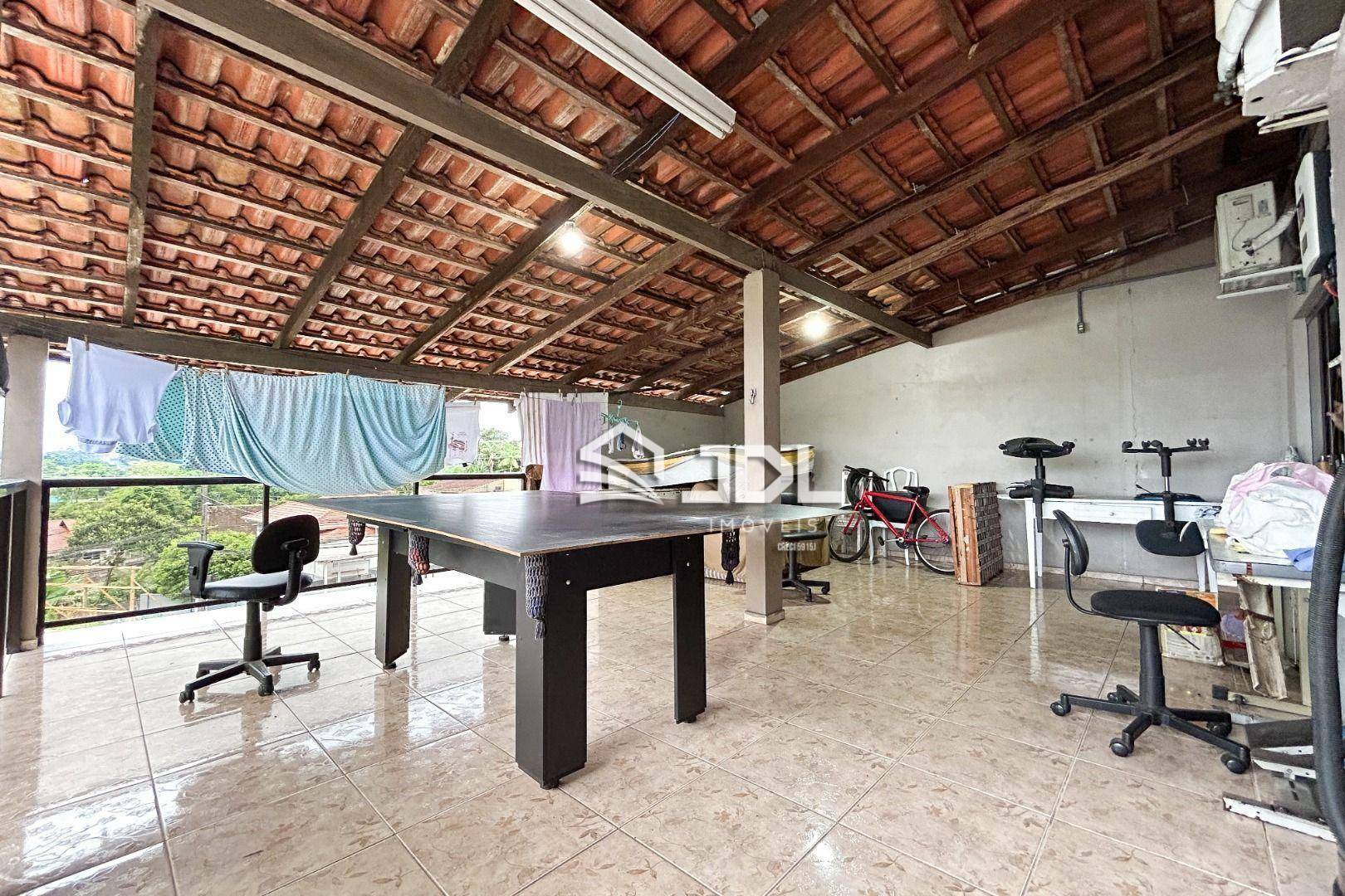 Casa à venda com 7 quartos, 400m² - Foto 1