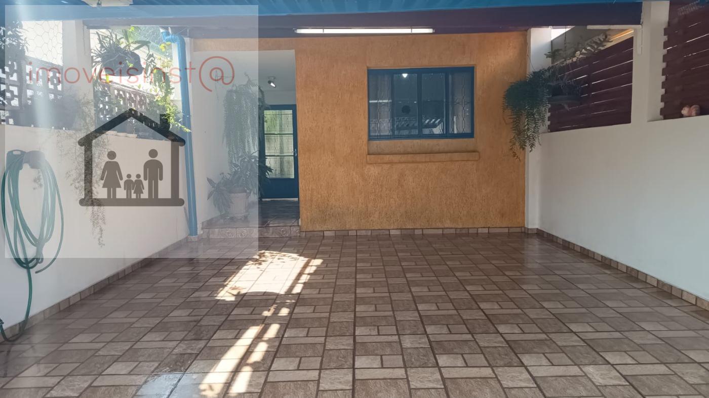 Casa à venda com 3 quartos, 200m² - Foto 1