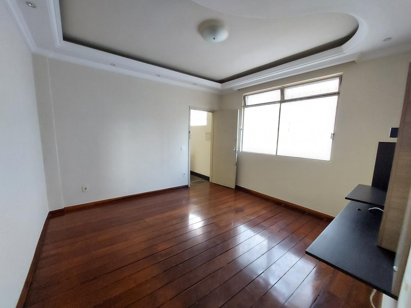 Apartamento à venda com 3 quartos, 84m² - Foto 2