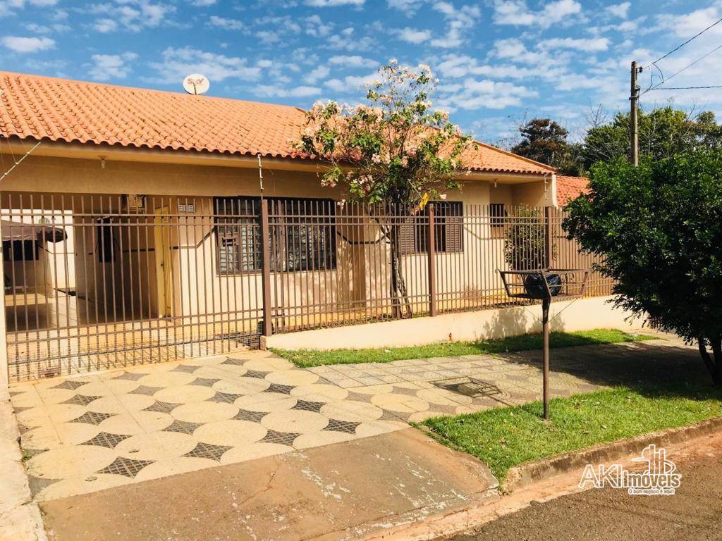 Casa à venda com 5 quartos, 200m² - Foto 1