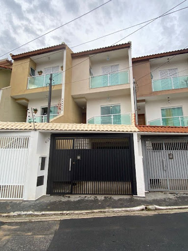 Sobrado à venda com 3 quartos, 180m² - Foto 1