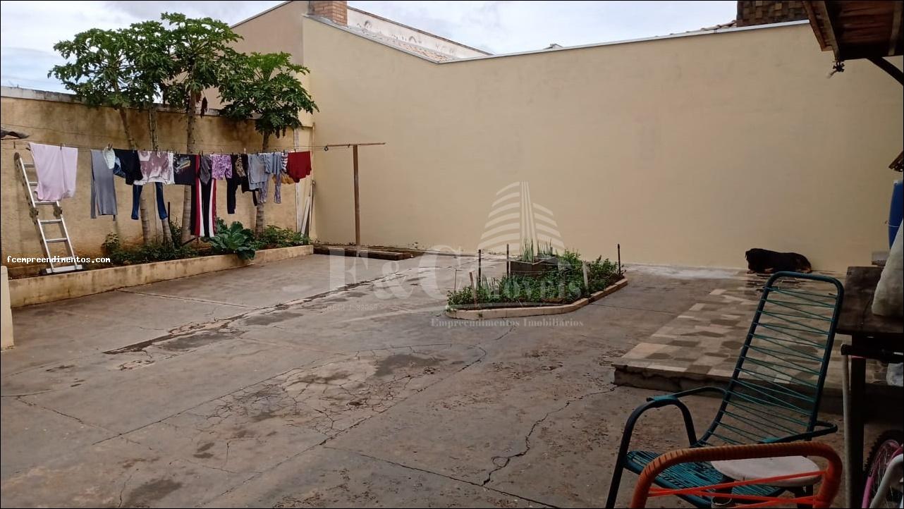 Sobrado à venda com 3 quartos, 299m² - Foto 2