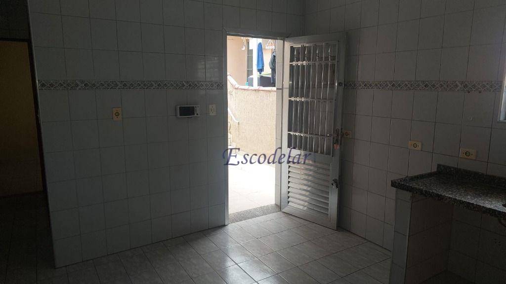 Casa para alugar com 2 quartos, 60m² - Foto 13