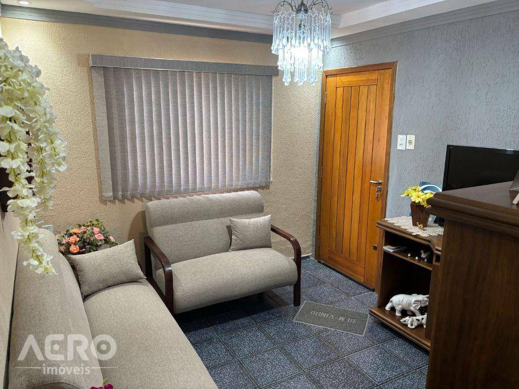 Casa à venda com 2 quartos, 116m² - Foto 1