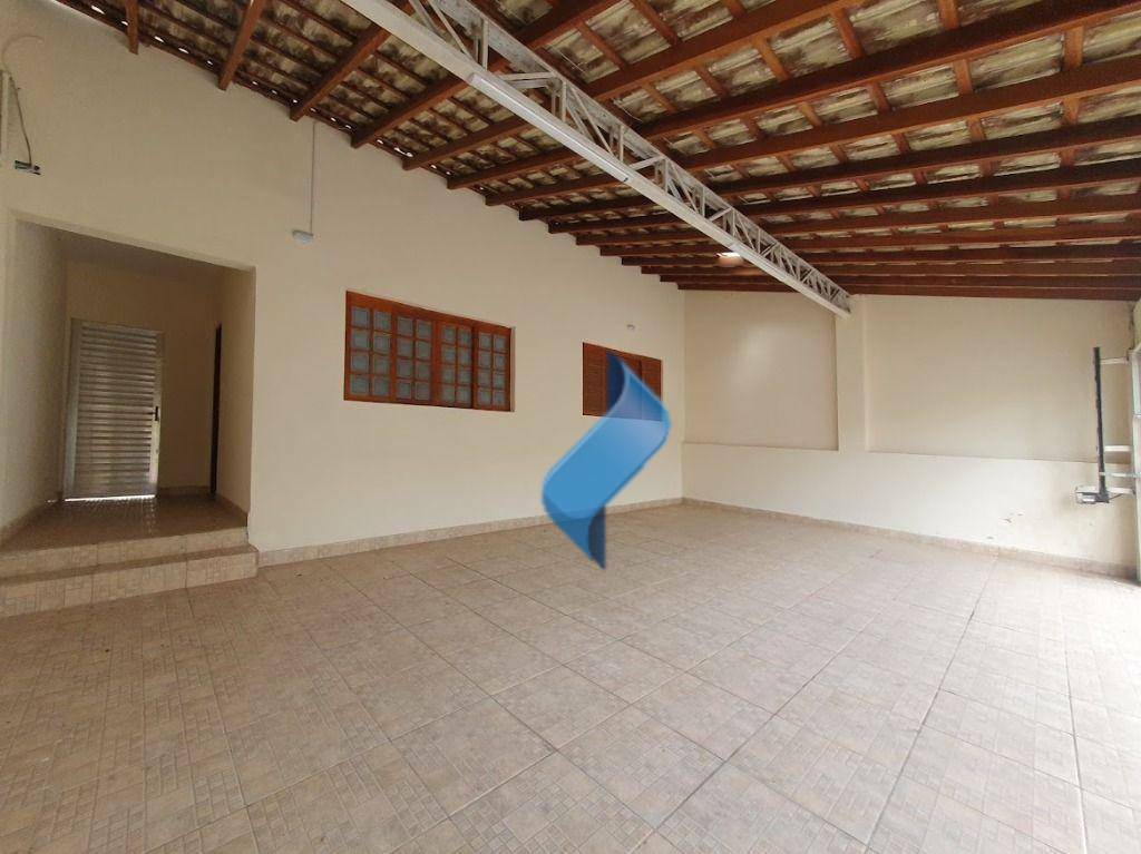 Casa à venda com 2 quartos, 80m² - Foto 2