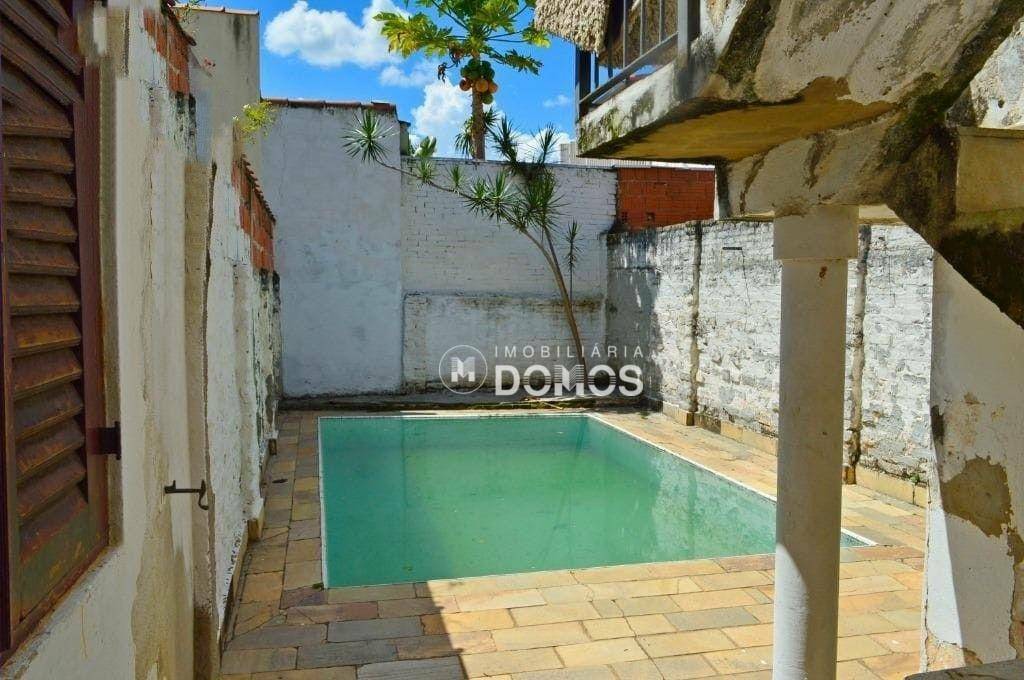 Casa à venda com 4 quartos, 130m² - Foto 1