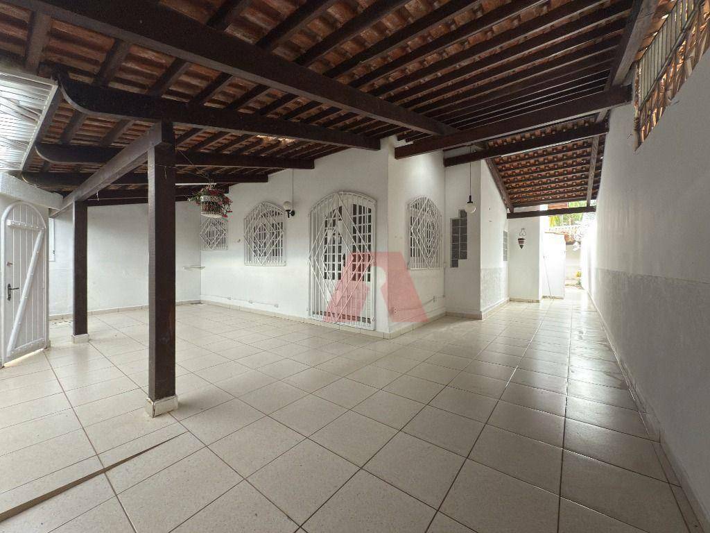 Casa de Condomínio para alugar com 2 quartos, 250m² - Foto 1