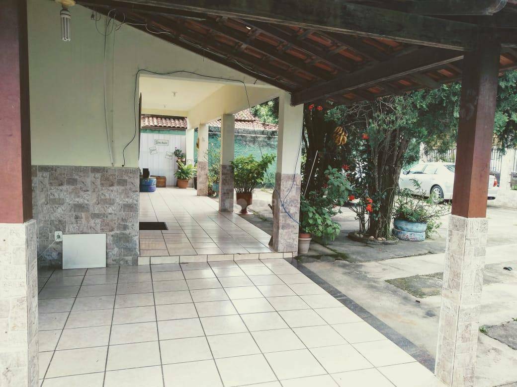 Casa à venda com 5 quartos, 200m² - Foto 2