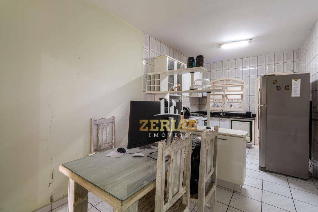 Casa à venda com 4 quartos, 300m² - Foto 16